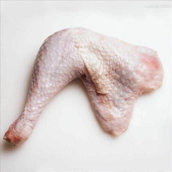  p>鸡腿是鸡从脚到腿的 a target="_blank" href="/item/部位/1109899