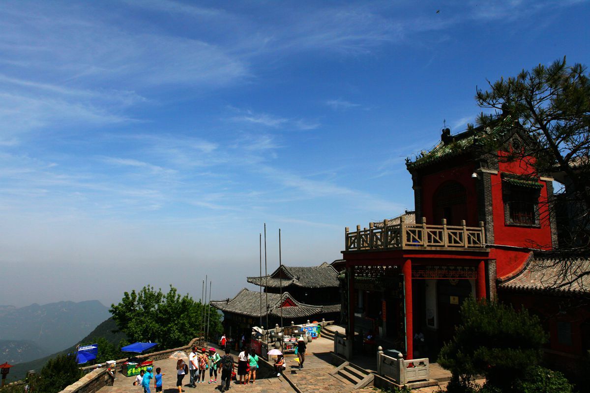  p>泰山古建筑群,位于山东省泰安市和济南市.