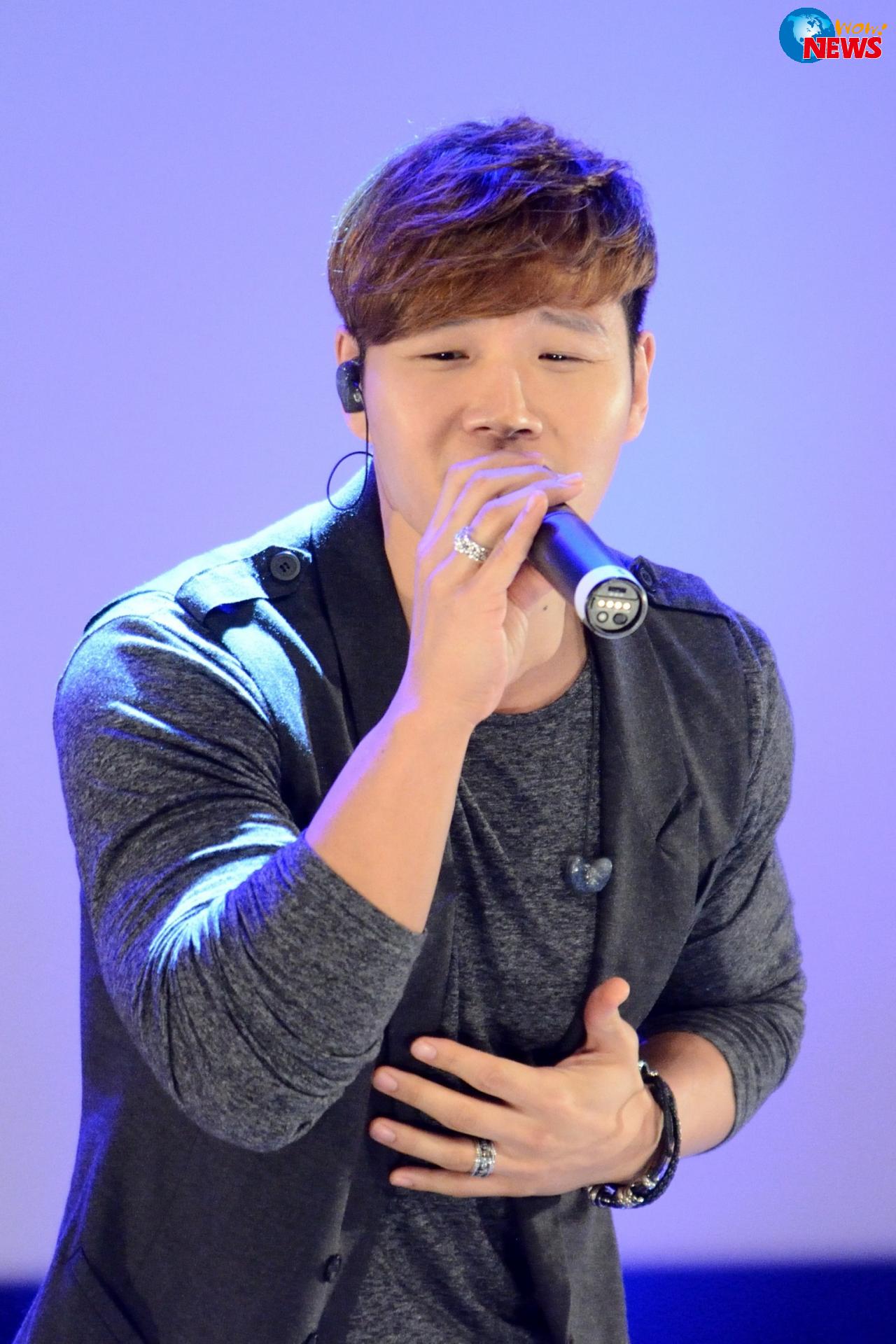  p>金钟国(          ,kim jong kook),1976年4月25日出生于韩国京畿