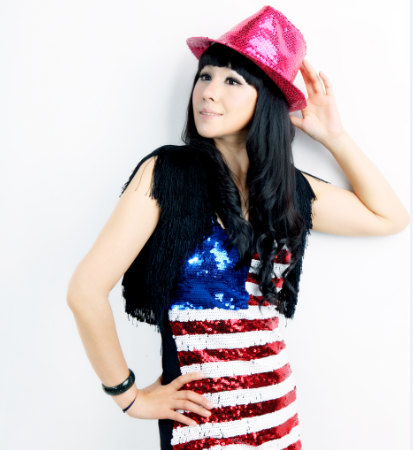 《心在一起》是乌兰托娅演唱的歌曲,由冰洁填词,才仁巴桑谱曲