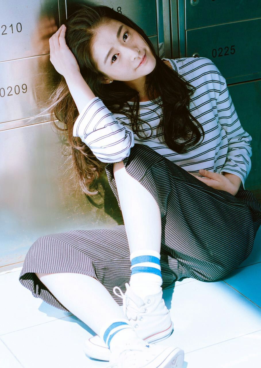 迎,1997年6月18日出生于浙江省金华市义乌市,中国内地女演员,毕业于 a