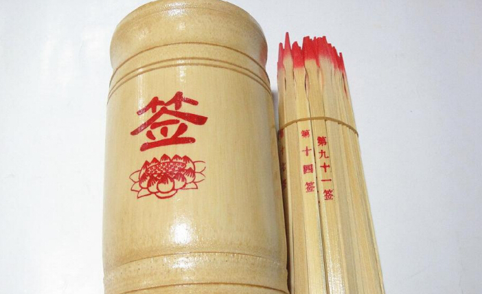  p>抽签是中国的民间习俗,是占卜的其中一种形式.