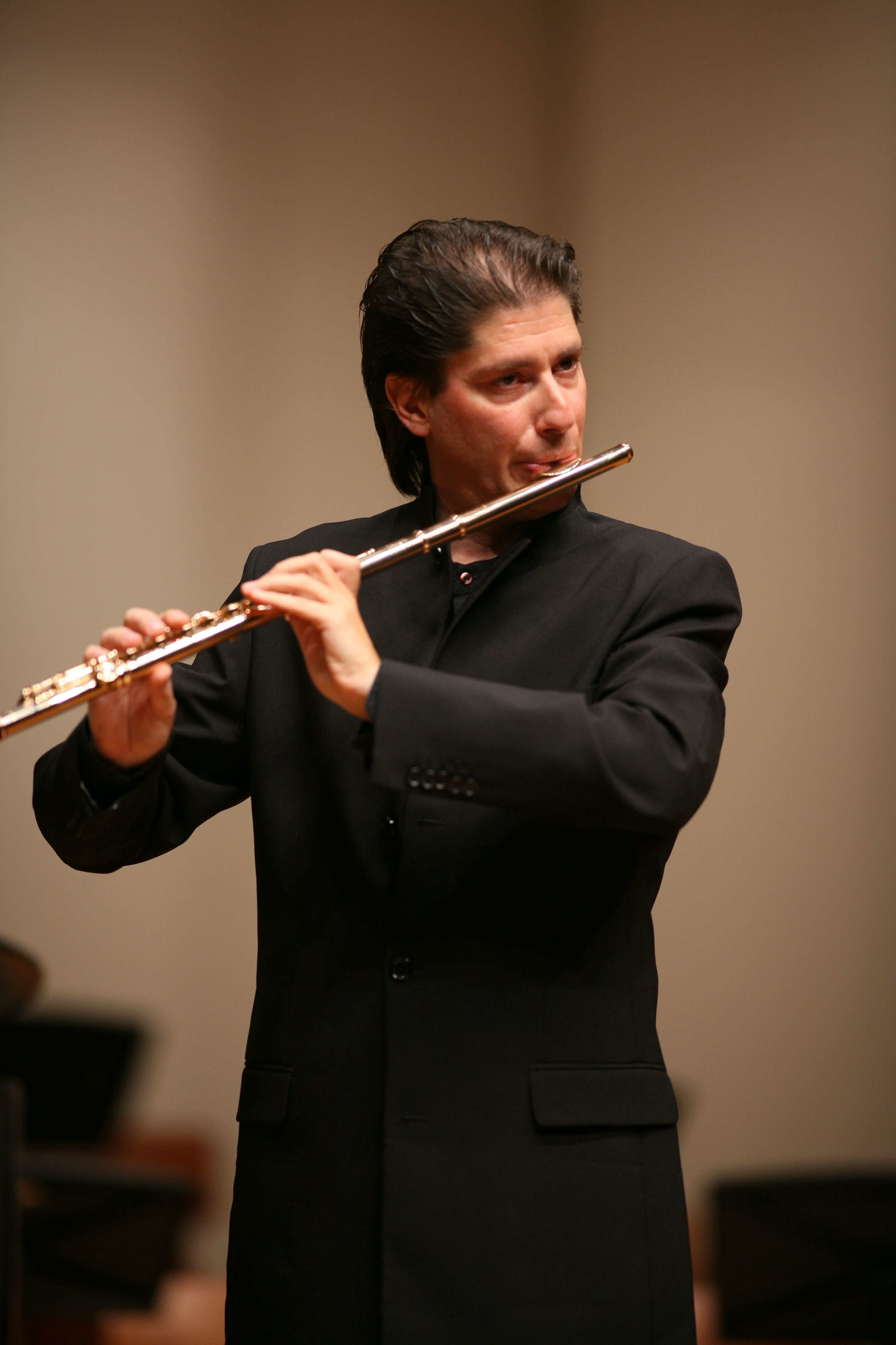  p>安东尼·安曼德尼,男,1962年 11月26日出生,意大利人,长笛演奏家.