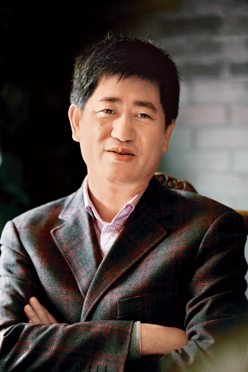  p data-id="gnapc2ectr">李德义,即"李老爹",1964年出生于辽宁大连