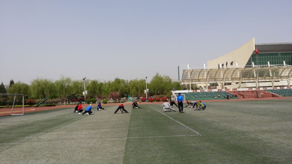  p>铜山区新星中学,位于江苏省徐州市铜山区黄集园盘道往南50米.