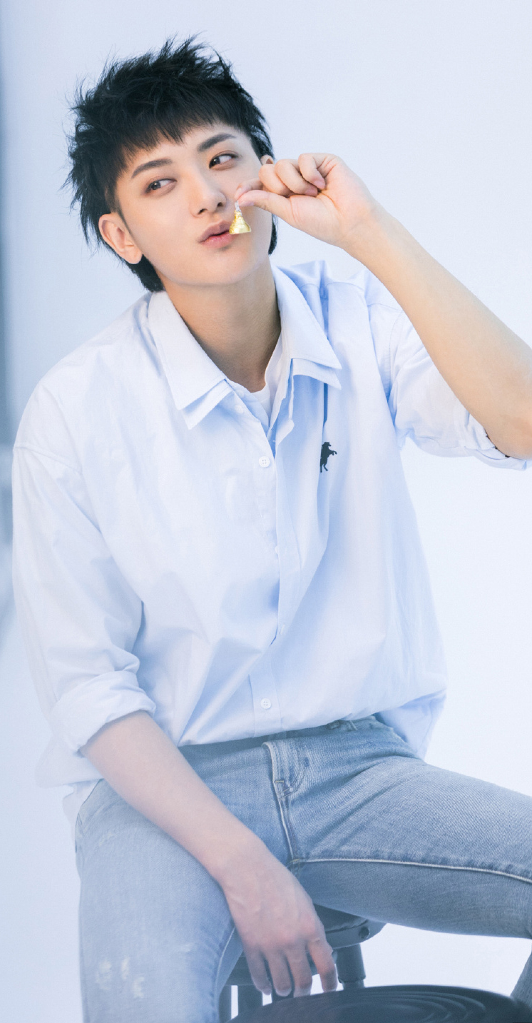  p>黄子韬,1993年5月2日出生于山东省 a target="_blank" href="/item