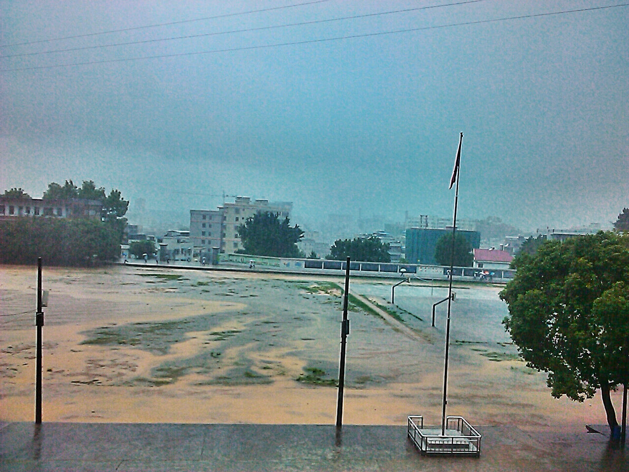 龙川县老隆中学