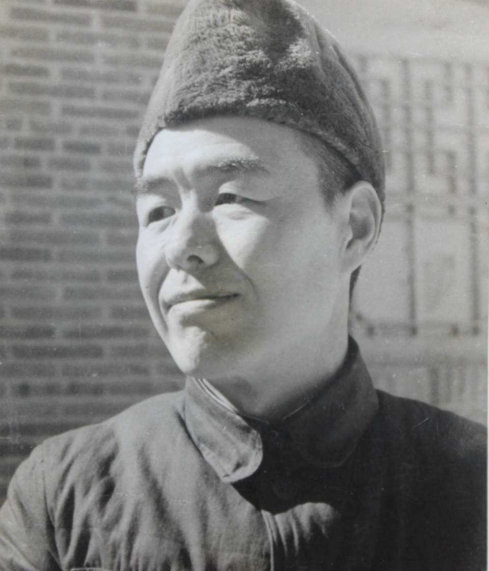  p>邓宝珊(1894年—1968年),名瑜,字宝珊,甘肃天水人,是民国时期纵横