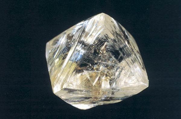  p>金刚石(diamond),俗称"金刚钻",它是一种由 a target="_blank"