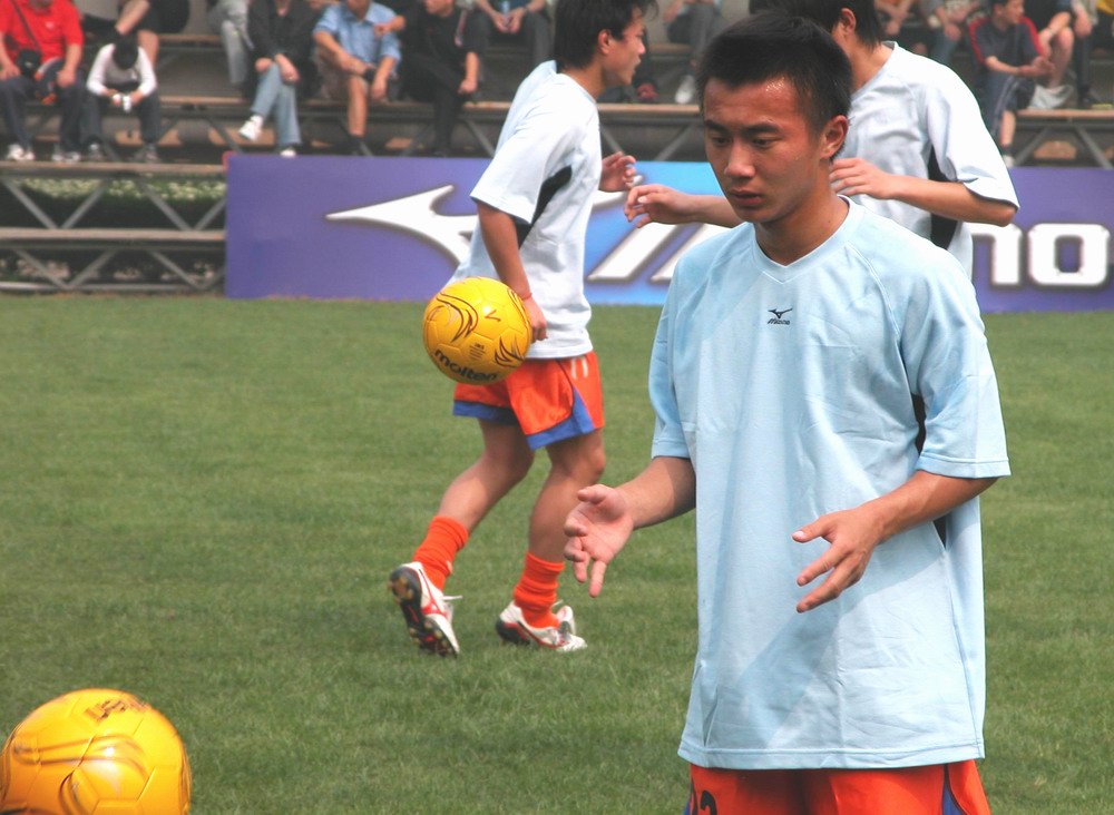  p>柏佳骏(bai jiajun),1991年3月20日出生于上海,中国职业足球运动员