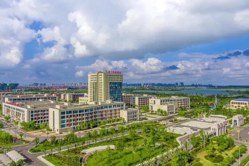  p>江苏省海门中等专业学校位于国家级卫生城市,全国百强县——江苏省