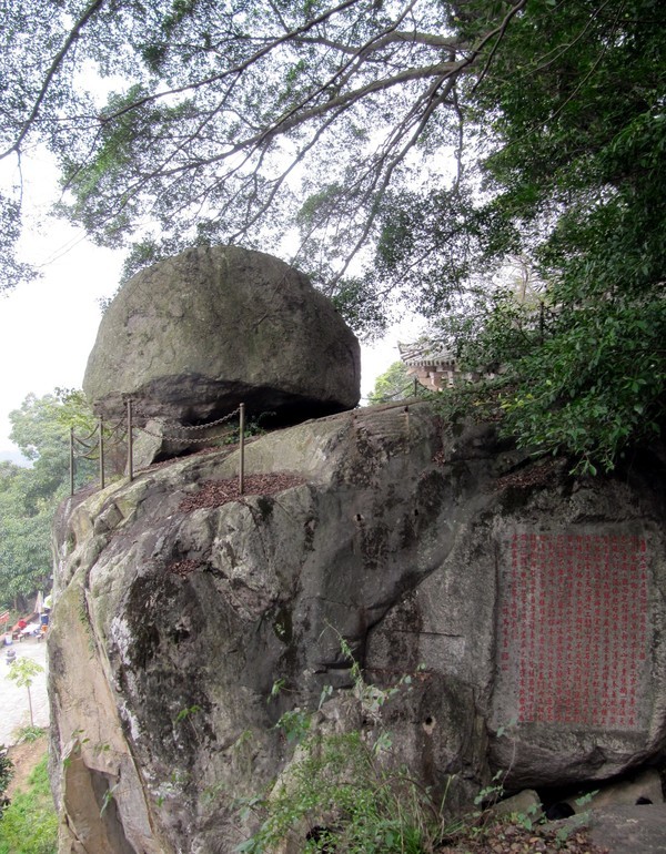  p data-id="go0kj27gkh">弥陀岩,位于福建省泉州市清源山左峰山腰"一