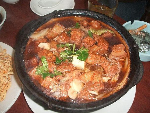 李记坛肉,始于1918年,天津人李学新到山水秀丽,风景优美的铁岭龙首山