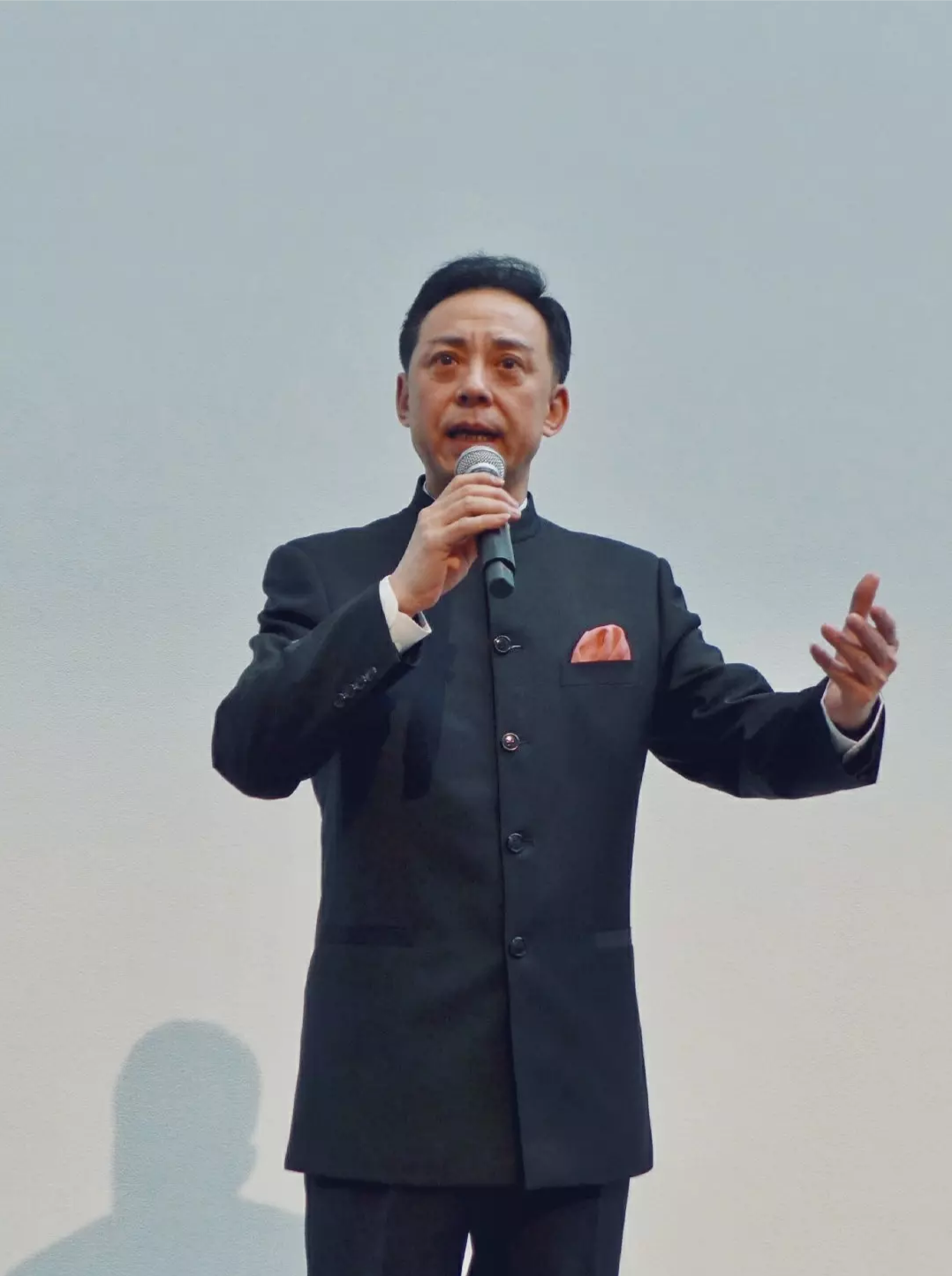  p>于魁智,男,回族,1961年12月15日出生于辽宁沈阳,著名京剧演员,工老