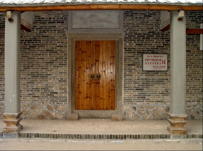 坐落于广东省茂名市滨海新区电城镇街中心,建于清