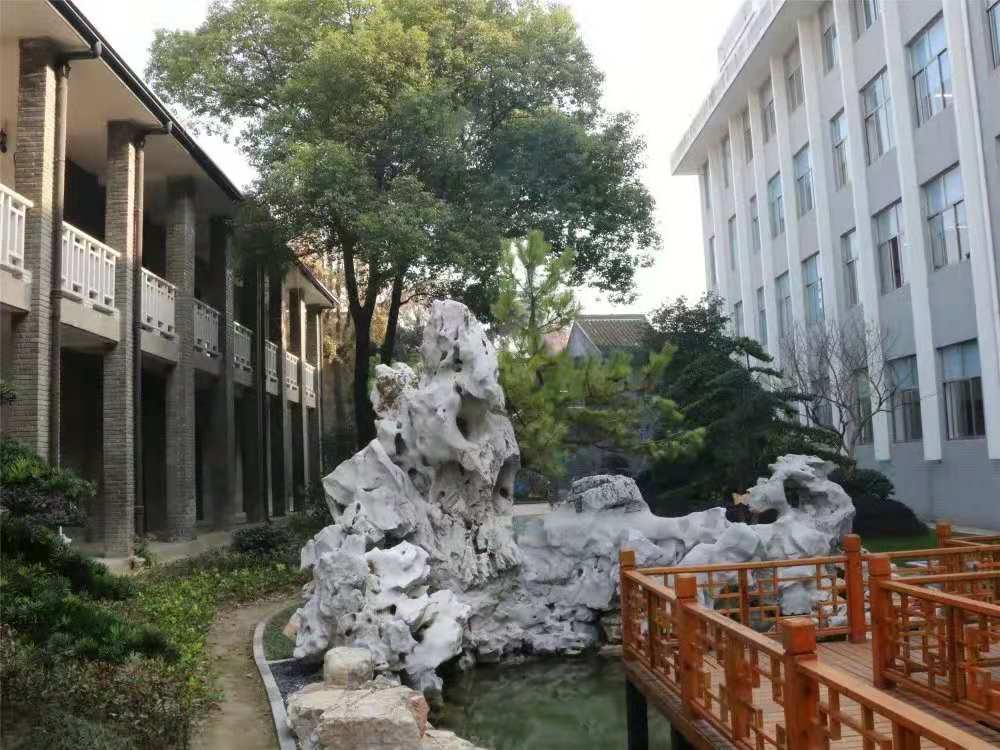  p>如皋初级中学位于 a target="_blank" href="/item/江苏/154268"