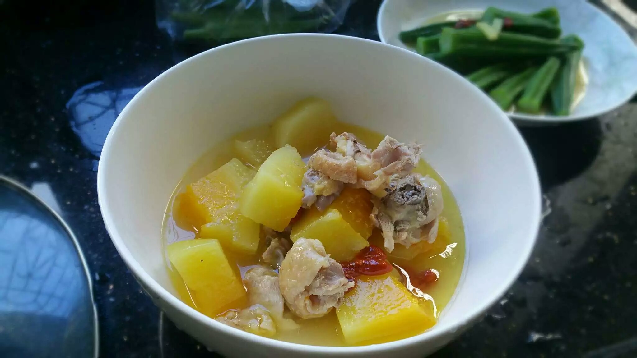 砂锅木瓜牛肉汤