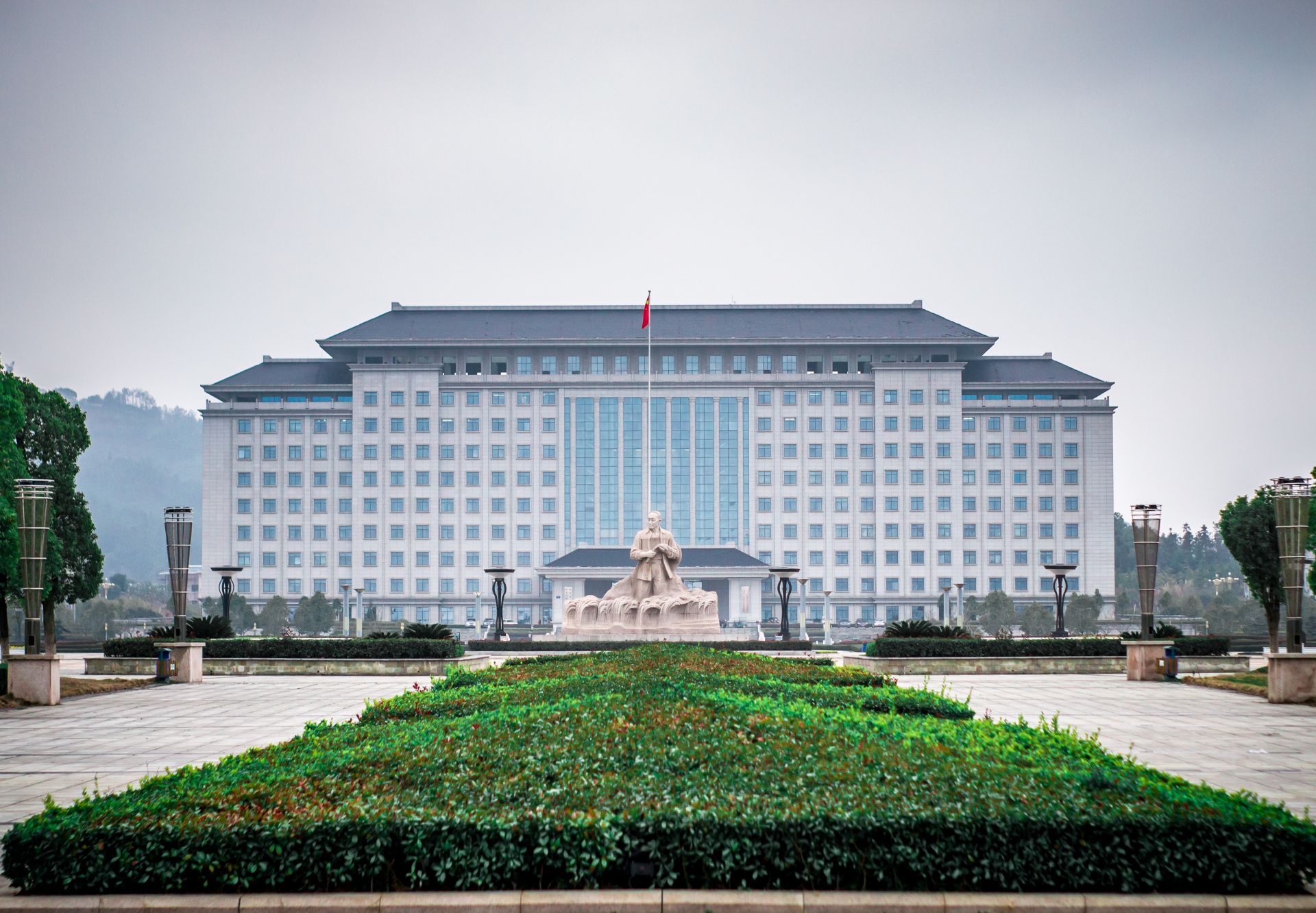  p>隆平广场位于德安县九仙岭森林公园脚下,占地面积约9.