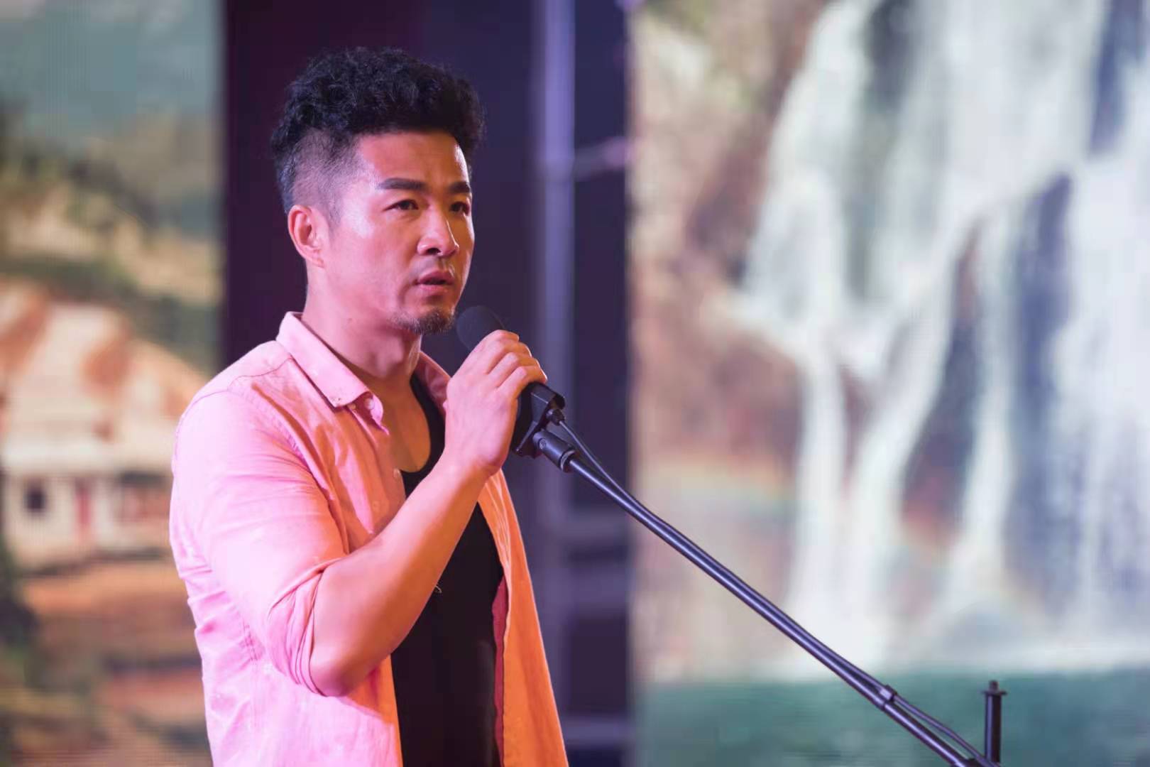  p>宋波:大陆男演员,凭借不俗的演技在当今影视圈占有一席之地,代表作