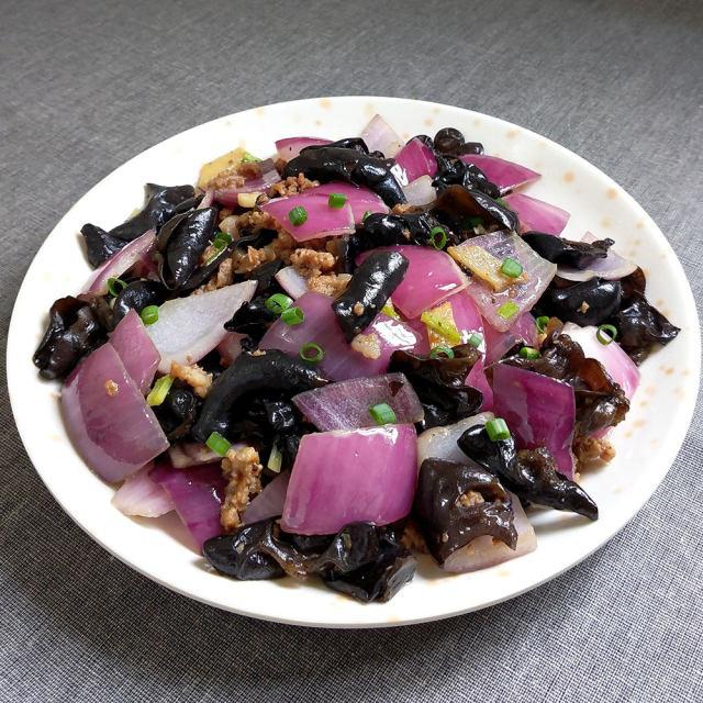 洋葱木耳炒肉