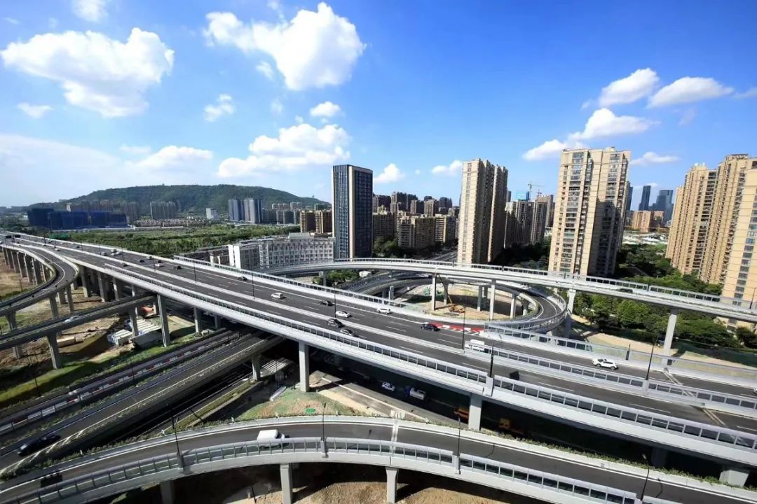  p>留石高架路为浙江省杭州市的一条东西向城市高架快速路,得名于地面