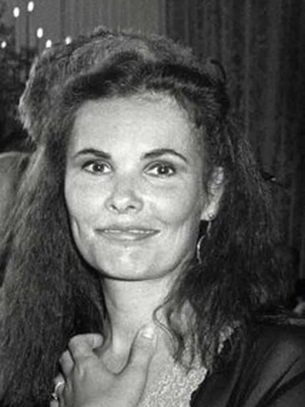 演员,参与作品《再见,孩子们》《克兰先生》《灰天鹅绒上的四只苍蝇》