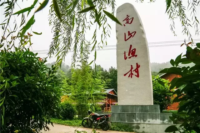  p>狮子庙镇,隶属于河南省洛阳市栾川县,地处 a target="_blank" href