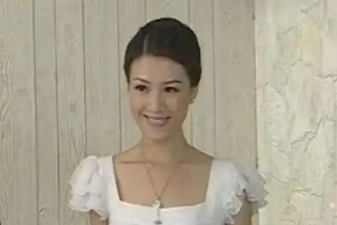 6b8uygf">左左,是一名 a target="_blank" href="/item/演员/3106682"