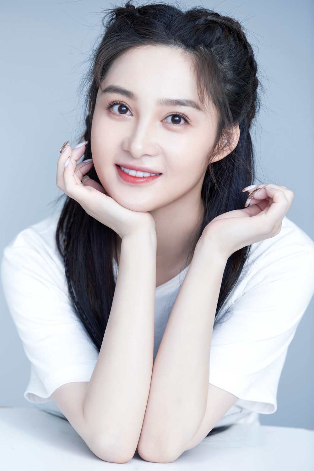  p>孙嘉璐,1996年9月19日出生于山东省烟台市,中国内地女演员,毕业于 