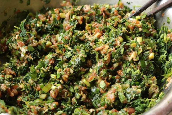  p>芫荽饺子馅需要的材料有香菜250克,猪肉馅150克.