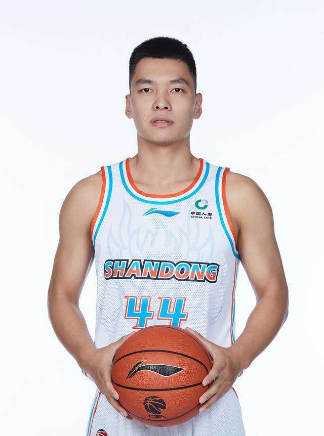 wf16gng">陈培东,1999年5月13日出生于山东潍坊昌乐,中国篮球运动员