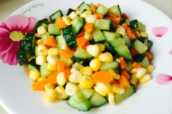 胡萝卜黄瓜炒玉米