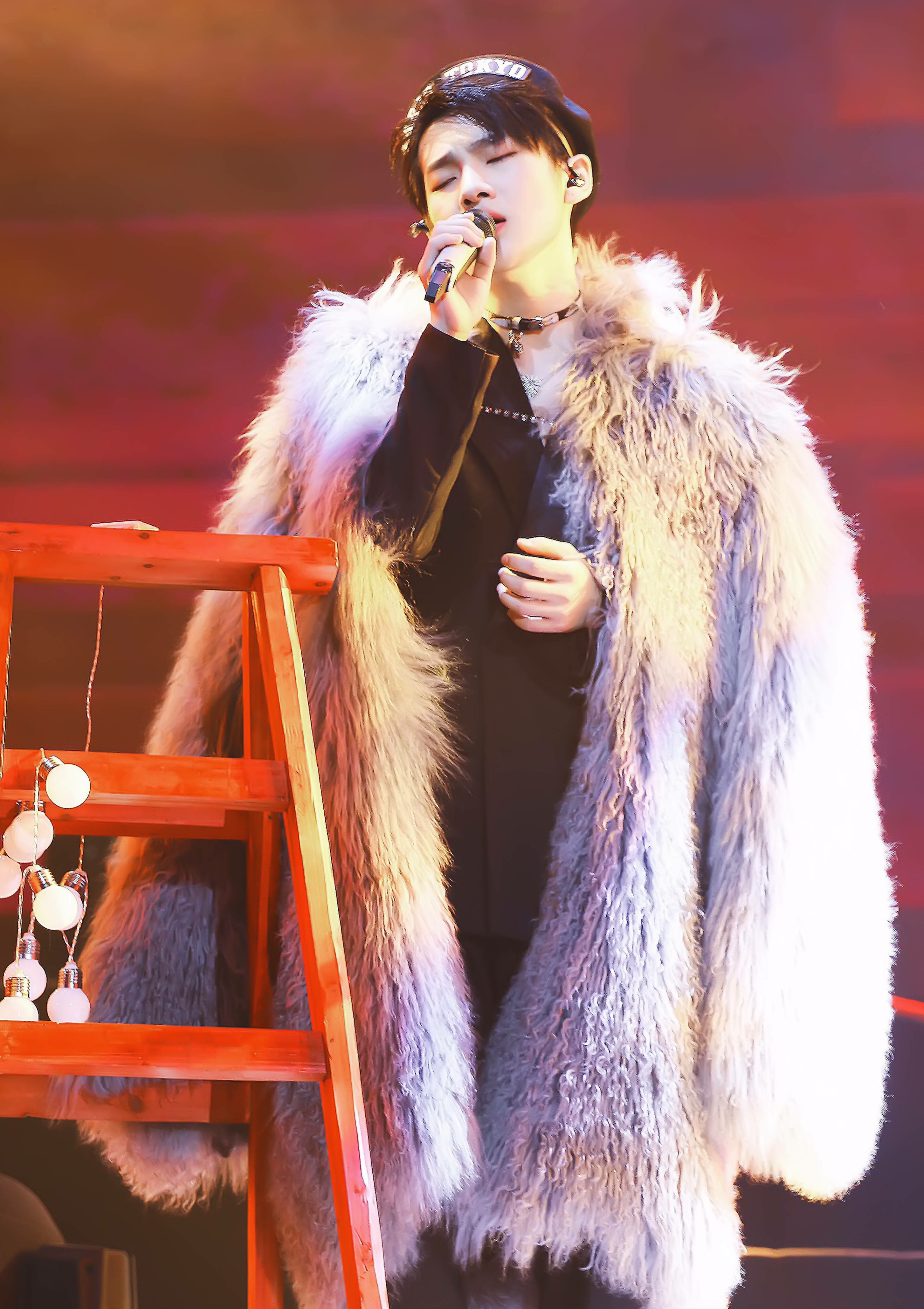  p>周震南(vin),2000年6月21日出生于重庆市,中国内地流行乐男歌手