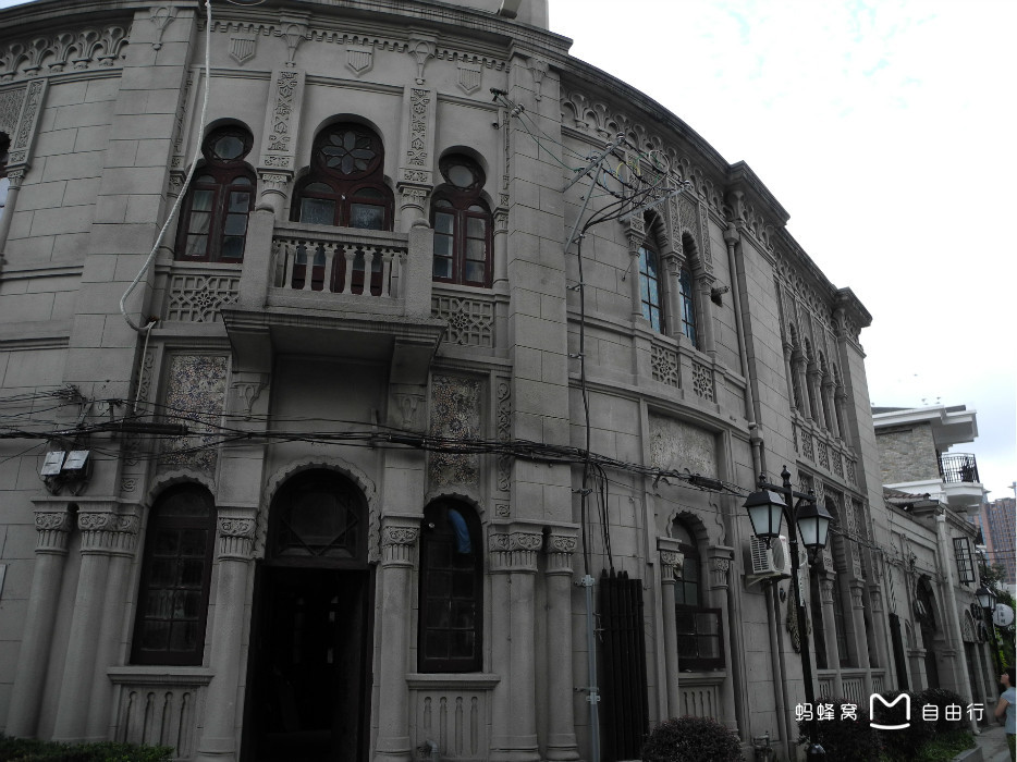  p>多伦路,原名窦乐安路,始筑于清宣统三年(1911年),位于上海市虹口区