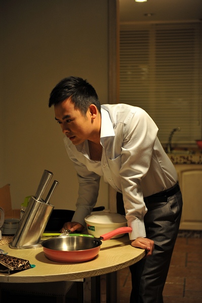  p>《红玫瑰,黑玫瑰》是2010年上映的剧情片,由 a>朱翊 /a>执导