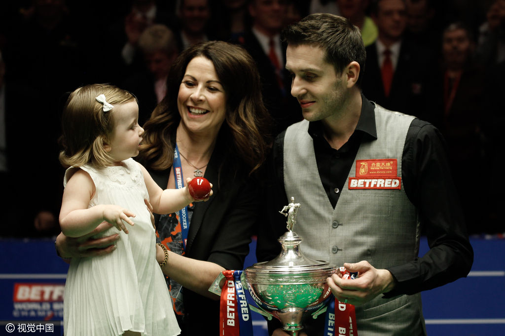  p>维基·莱顿, a href="#" data-lemmaid="4054285">塞尔比 /a>妻子.