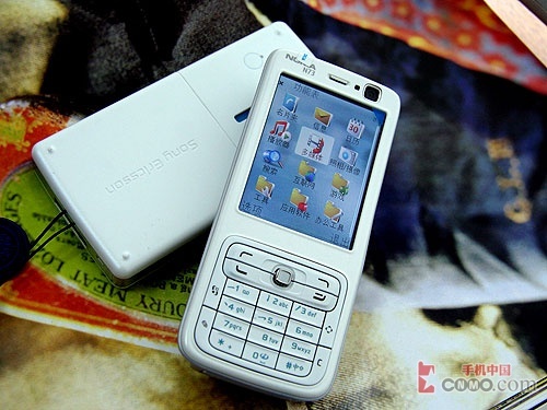 corporation)于2006年7月31日在香港和德国柏林发布的手机产品 span