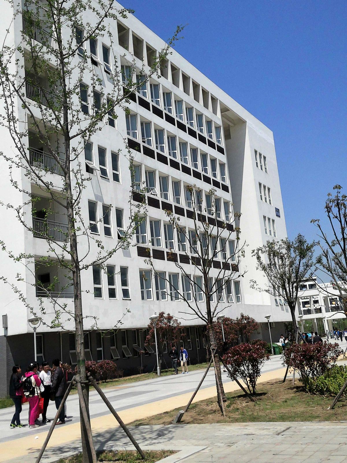  p data-id="gnwgj3e3x1">利辛一中创建于1958年,现为安徽省示范高中