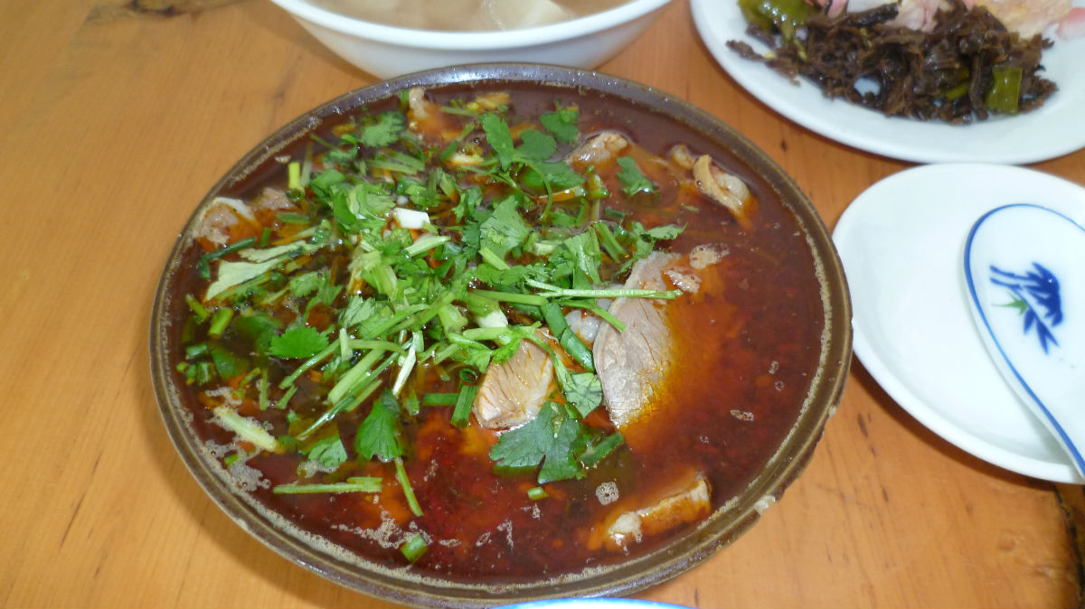  p>碗碗羊肉是发源于重庆武隆羊角镇的传统名小吃.