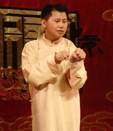  p>何云伟,本名何伟,1981年12月25日出生于北京昌平,相声演员,影视