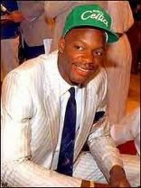  p>伦·拜亚斯(len bias,1963年11月18日—1986年6月19日),出生于美国