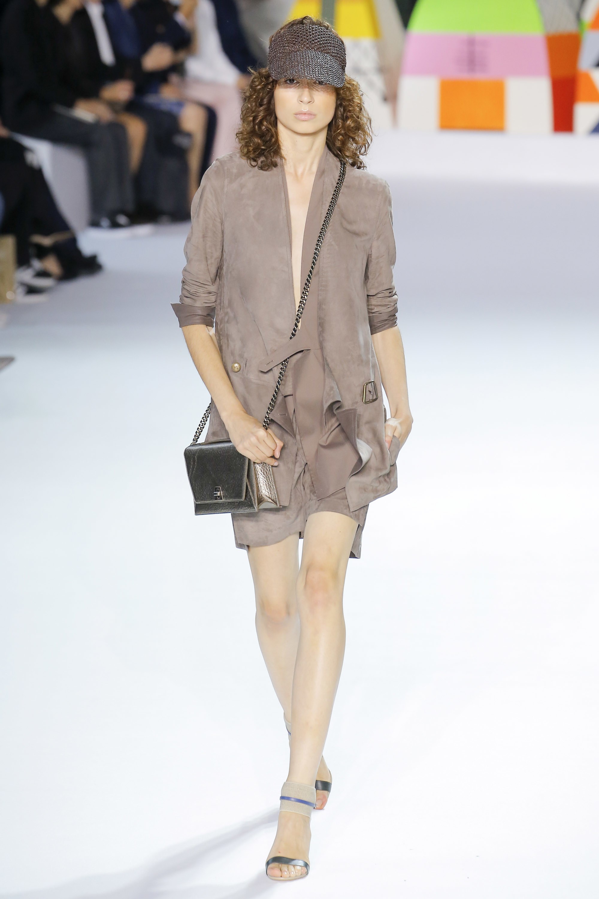 lemmaid="131482">瑞士 /a>一家族企业,是拥有80年制衣经验的服装品牌