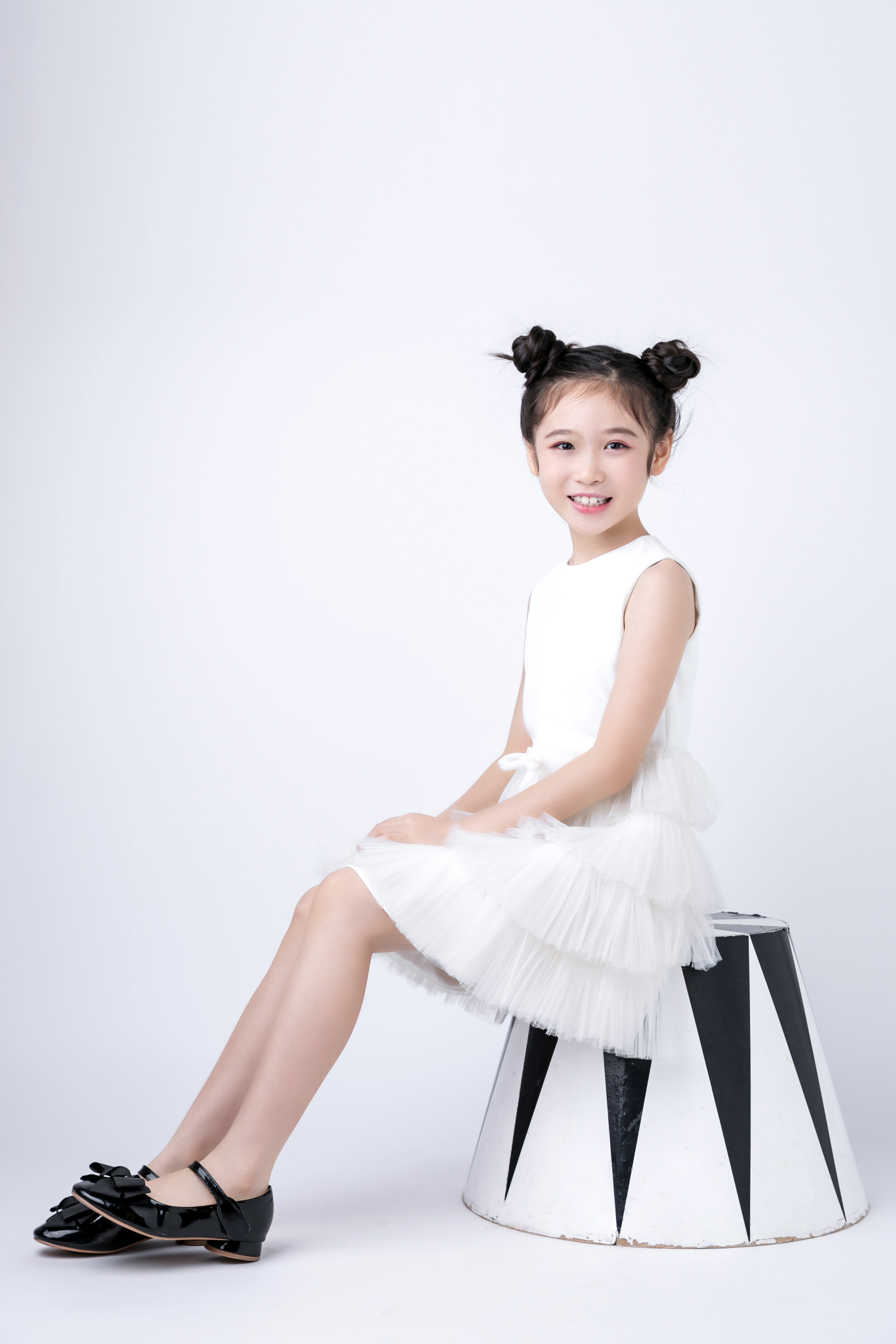  p>邓文怡,2009年11月14日出生于香港,童星,中国香港女歌手.