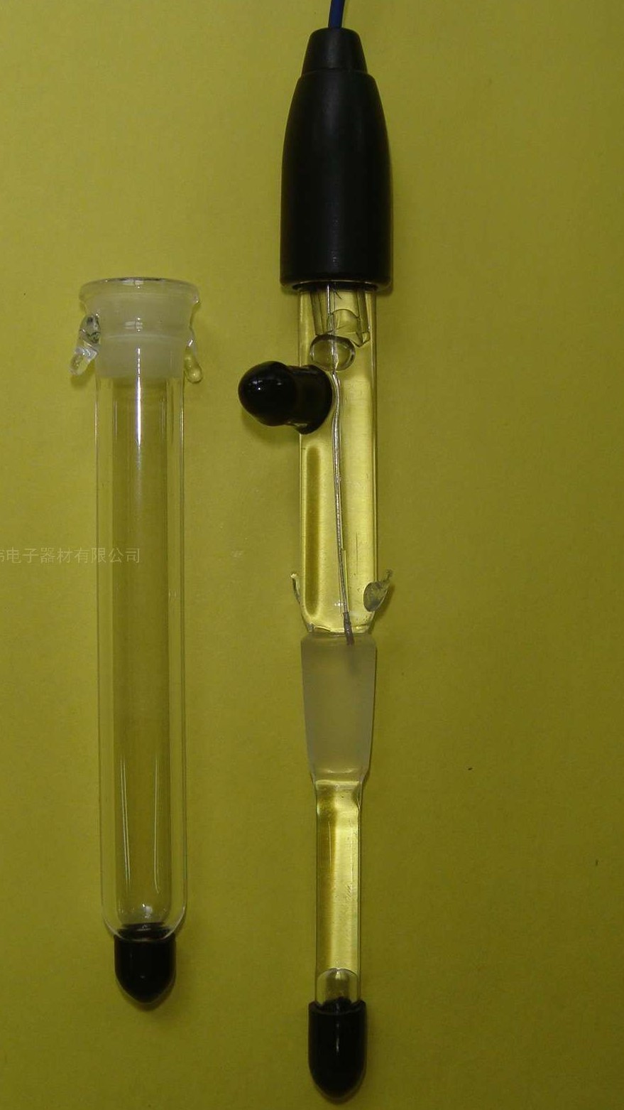  p>甘汞电极是常用的一种参比电极.