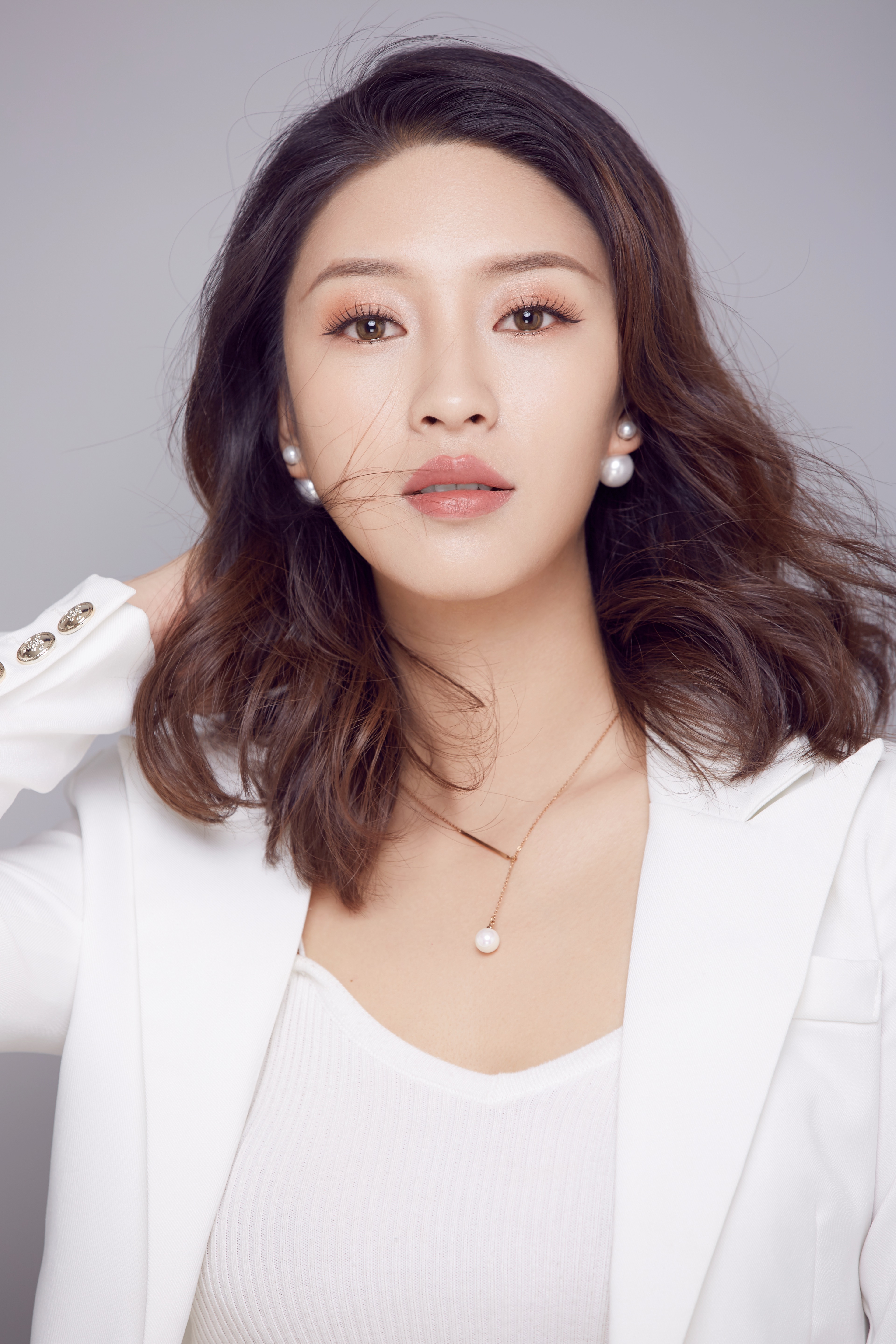  p>张婉冰,出生于河南, a target="_blank" href="/item/陕西广播电视