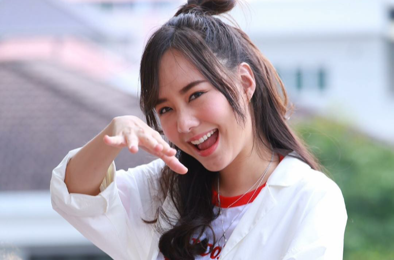  p>札玲朋·尊克迪(toey),1990年1月29日出生于泰国,泰国女演员,模特