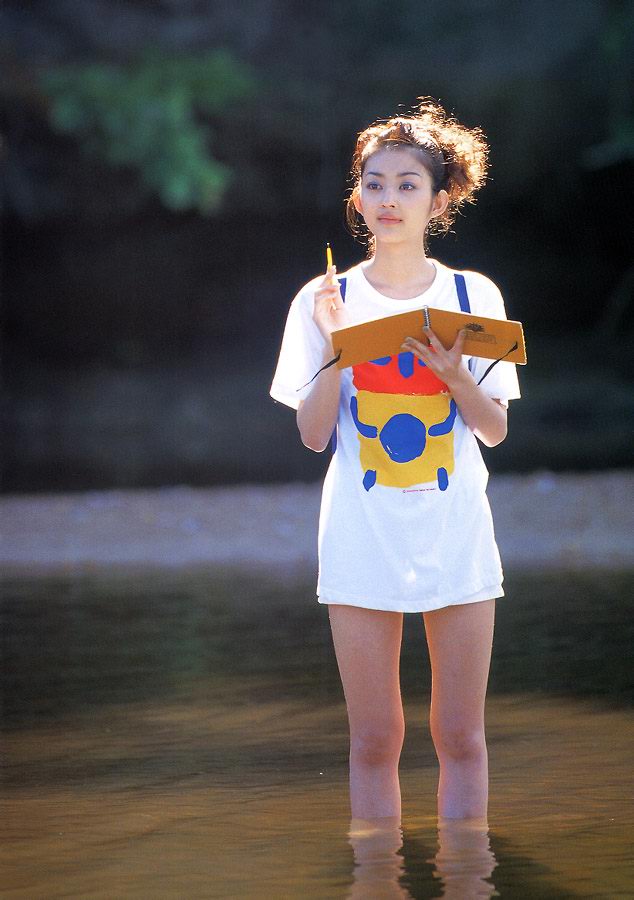  p>小泽真珠,1977年1月3日出生于大阪府吹田市,日本女演员,一代玉女