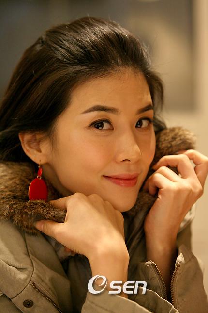  p>李宝英(         ),1979年1月12日出生于首尔,韩国女演员.