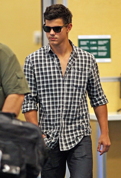  p>泰勒·洛特纳(taylor lautner),1992年2月11日出生于美国密歇根州