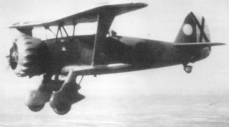  p>henschel hs 123是一种装着短粗的星型发动机的古怪的双翼机.